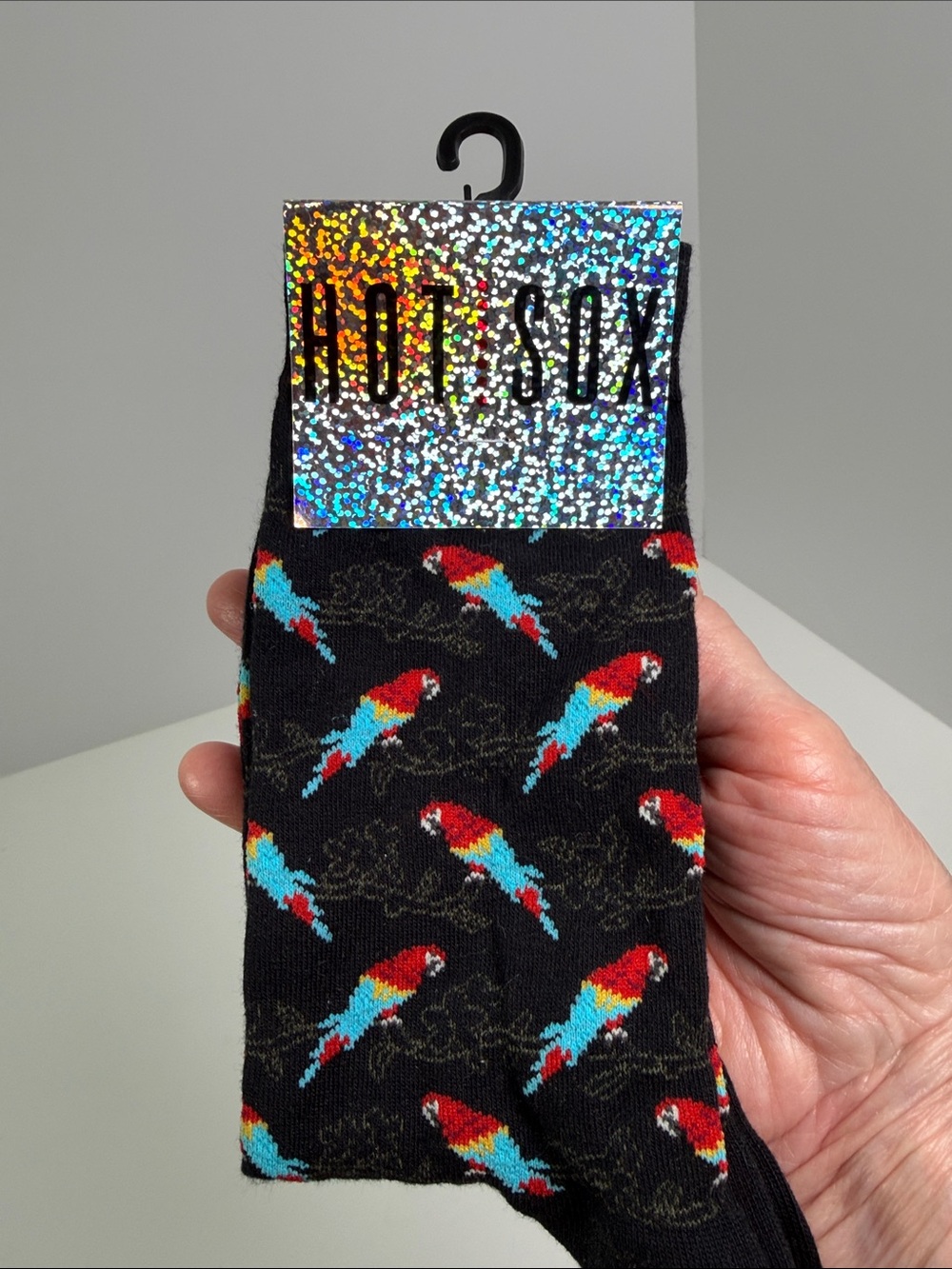 NWT Scarlet Macaw Parrot Women’s 9-11 Crew Socks Bird Lover Psittacine Boho